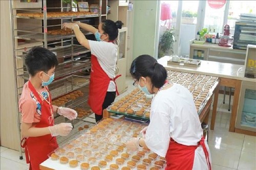 Festival del Medio Otoño: Pasteles Solidarios - ảnh 15