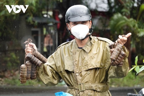 Nguyen Duy Anh, joven benévolo en la lucha contra el covid-19 - ảnh 1