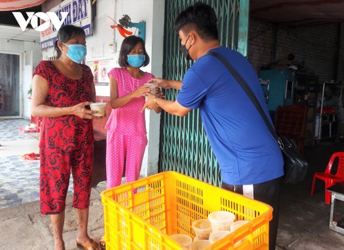 Gesto caritativo de Le Thi Ngoc Phuoc: “Seguiré cocinando hasta que dé a luz” - ảnh 2