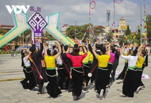 La danza Xoe de los Thai - ảnh 10