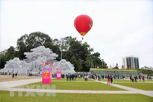 Comienzan los preparativos para el Festival Internacional de Globos Aerostáticos en Tuyen Quang - ảnh 1