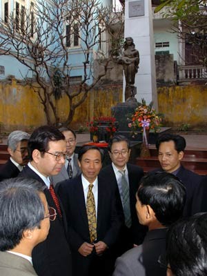 ベトナムを熱く語る政治家の本を読んで - ảnh 2