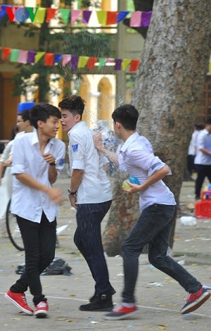 ファン・ディン・フン高校の終了式 - ảnh 11