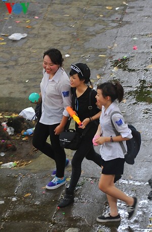 ファン・ディン・フン高校の終了式 - ảnh 10