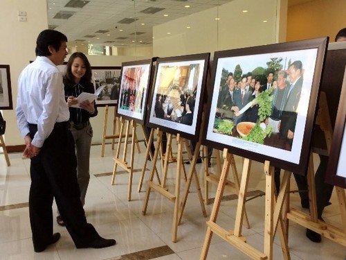VNAと共同通信の写真展、ハノイで開幕 - ảnh 1