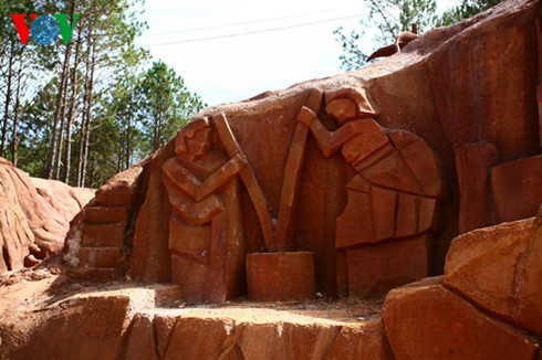 ダラットの「彫刻トンネル」（１） - ảnh 6