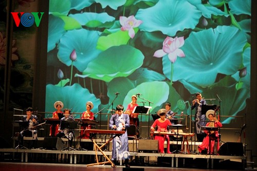 一弦琴ダンバウの演奏 - ảnh 1