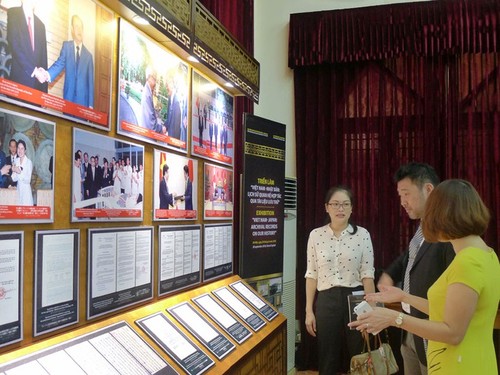 「日本とベトナム：きざまれた交流の軌跡をたどる」展示会 - ảnh 1