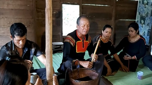 エデ族の押韻結合による語り - ảnh 2