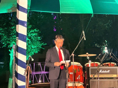 バチ・ホリック ベトナムで和太鼓ロックコンサートを行う - ảnh 1