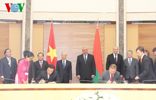 Memperkokoh dan mengembangkan hubungan persahabatan dan kerjasama komprehensif Vietnam-Belarus - ảnh 1