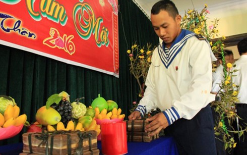 Hari Raya  yang bersuasana hangat  di kota madya Truong Sa - ảnh 1