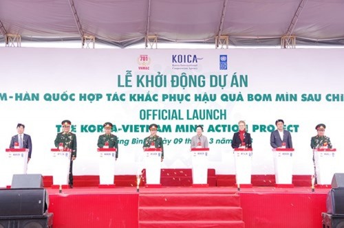 Vietnam dan Republik Korea  bekerjasama mengatasi akibat bom dan ranjau pasca perang - ảnh 1