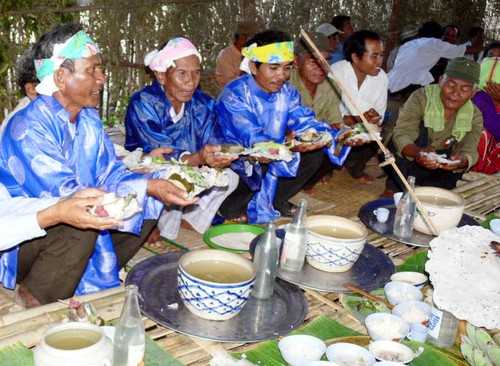 Grave leaving ceremony of the Raglai - ảnh 4