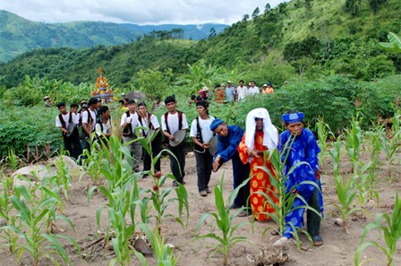 Grave leaving ceremony of the Raglai - ảnh 3