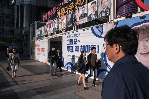 South Koreans vote to elect new president - ảnh 1