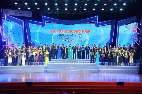 “Spring for you” program raises 3.9 million USD for disadvantaged children - ảnh 1