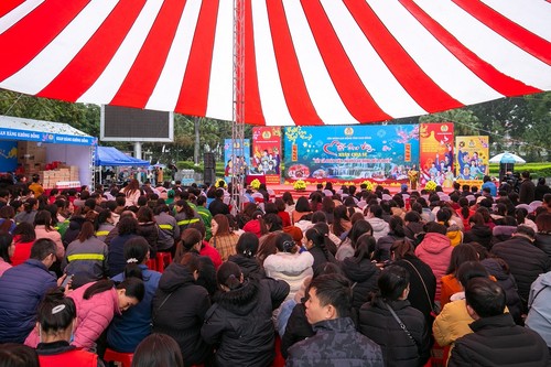 Cao Bang delivers 3,000 Tet gifts to workers - ảnh 1