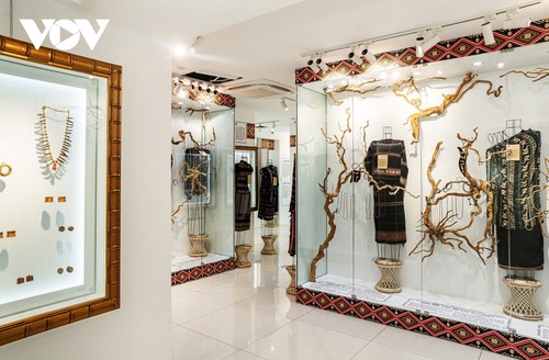 Precious items of Vietnam’s 54 ethnic groups, Nguyen dynasty on display - ảnh 2