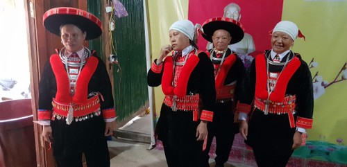 Unique clothing of the Red Dao women - ảnh 1