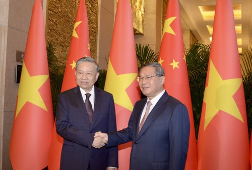 Vietnam, China discuss friendly neighborliness, comprehensive cooperation - ảnh 1