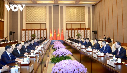 Vietnam, China discuss friendly neighborliness, comprehensive cooperation - ảnh 2