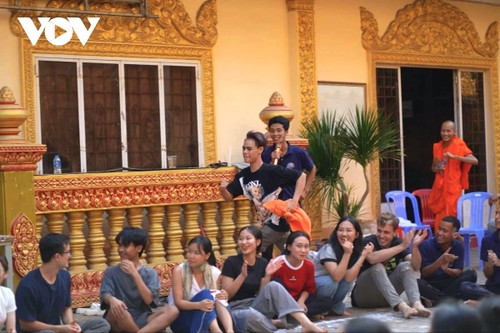 Khmer people celebrate Sen Dolta Festival - ảnh 1