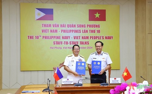 Navies of Vietnam, Philippines hold 10th bilateral consultation session - ảnh 1