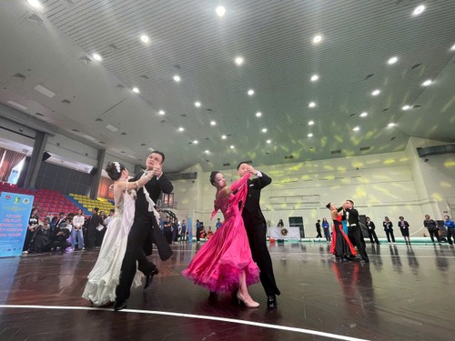 Visually impaired people compete in dance sport - ảnh 2