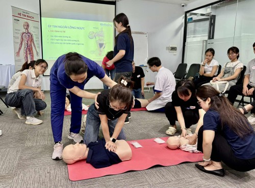 First aid training helps save lives in emergencies - ảnh 1