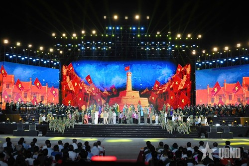 “Under the flag of glory” art program fosters national pride - ảnh 1