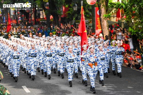Foreigners admire Vietnamese patriotism on National Day - ảnh 2