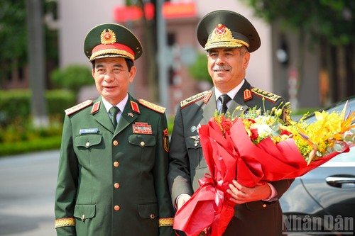 Vietnam, Azerbaijan strengthen defense cooperation - ảnh 1