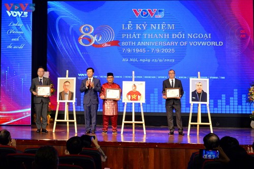VOVWorld celebrates 80th anniversary, honors winners of “What do you know about Vietnam?” contest - ảnh 6