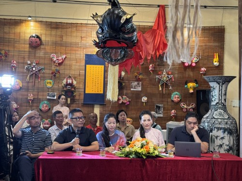 Lion dance brings Mid-Autumn festival spirit alive in Hanoi’s Old Quarter - ảnh 5