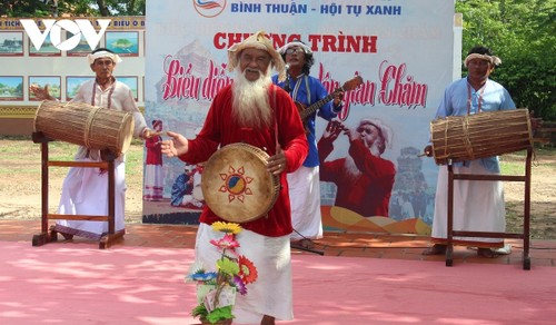 Ariya Chanting - The poetic voice of Cham history and morality - ảnh 2