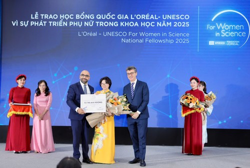 Vietnamese female scientists honored with L’Oréal-UNESCO fellowships - ảnh 1