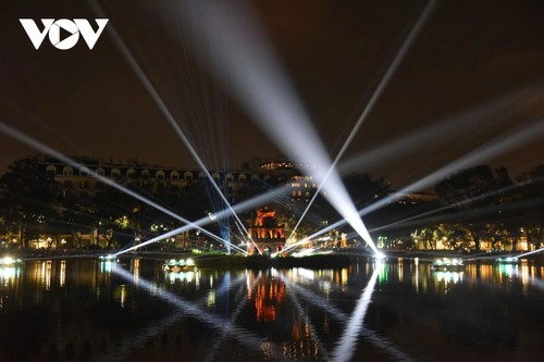 Countdown, light shows ring in New Year 2026 across Vietnam - ảnh 1