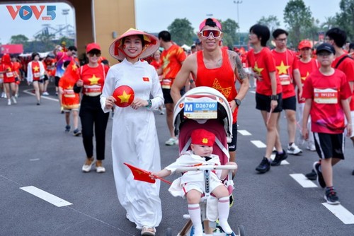 “Happy Vietnam” program spreads message of peace, humanity - ảnh 1