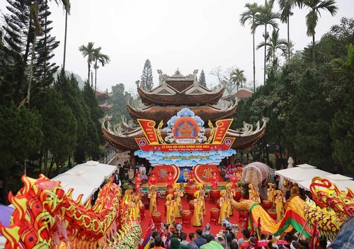 Spring pilgrimage season begins as Huong Pagoda Festival opens - ảnh 1