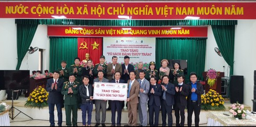 First Dang Thuy Tram bookcase in Hanoi debuts   - ảnh 3