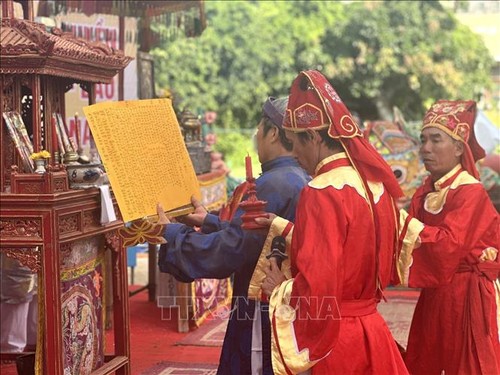 Soldiers of ancient Hoang Sa Flotilla commemorated  - ảnh 1