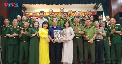 Portraits of 10 female militia members and Dang Thuy Tram bookcase unveiled - ảnh 1