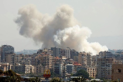 Israeli airstrikes rock Beirut, Hezbollah command centre hit - ảnh 1