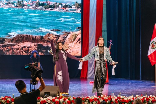 Peruvian pop star Lenin Tamayo brings the language of the Incas closer to Hanoi audience - ảnh 2