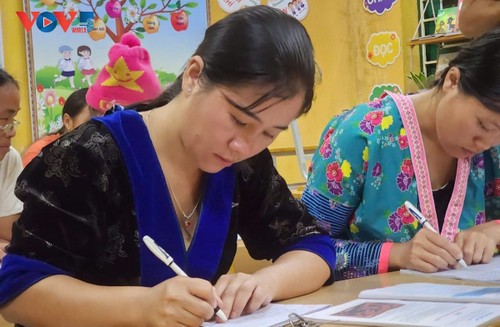 With pens over hoes, a remote village in Dien Bien pursues literacy  - ảnh 2