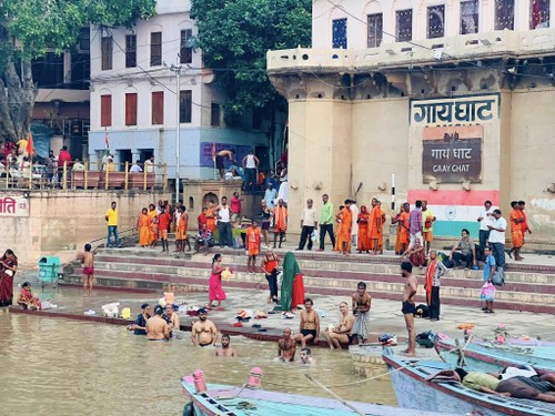 Life on the banks of the Ganges River - ảnh 5