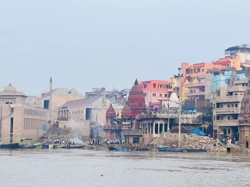 Life on the banks of the Ganges River - ảnh 2