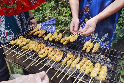 Muslim community in Vietnam celebrate Eid al-Fitr - ảnh 5