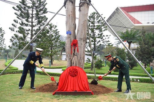 China’s defense minister in Vietnam for border military exchange - ảnh 9